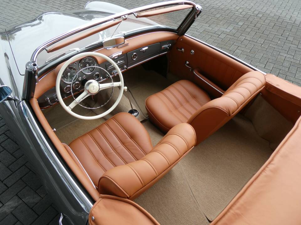 Image 15/26 of Mercedes-Benz 190 SL (1962)