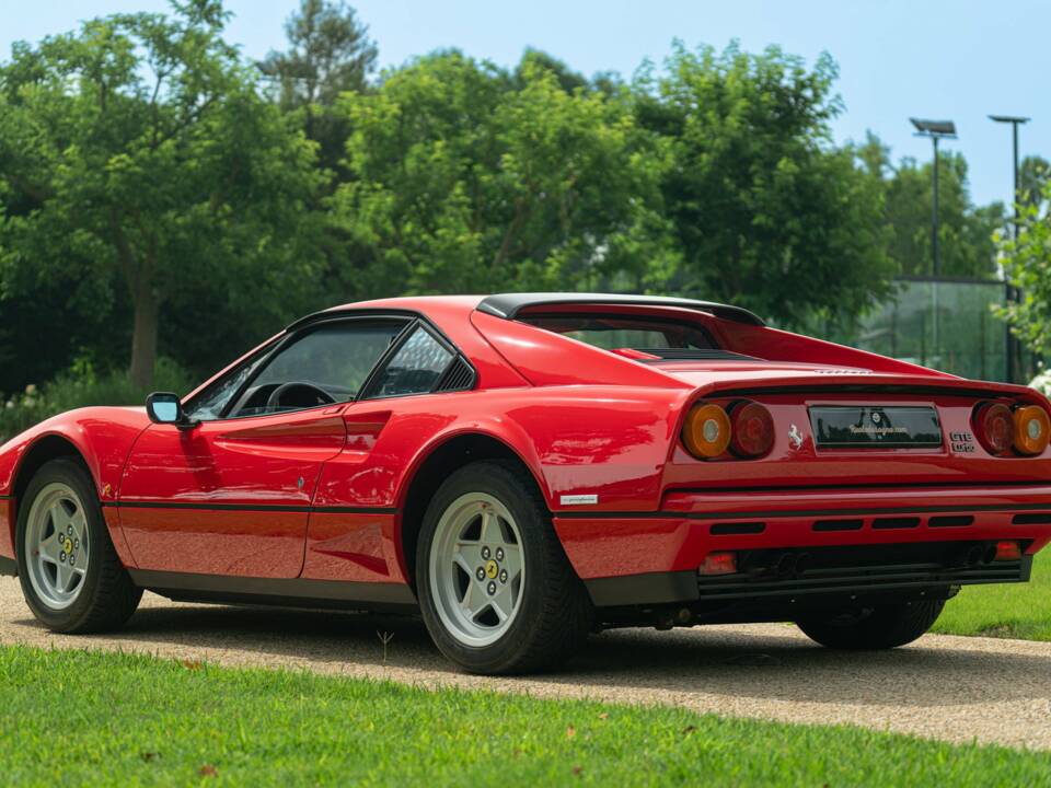 Image 7/50 de Ferrari 208 GTB Turbo (1987)