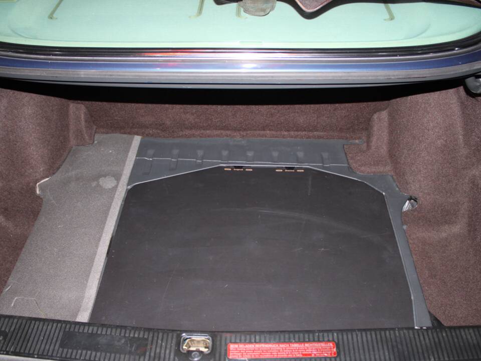 Image 68/70 of Mercedes-Benz 500 SE (1984)