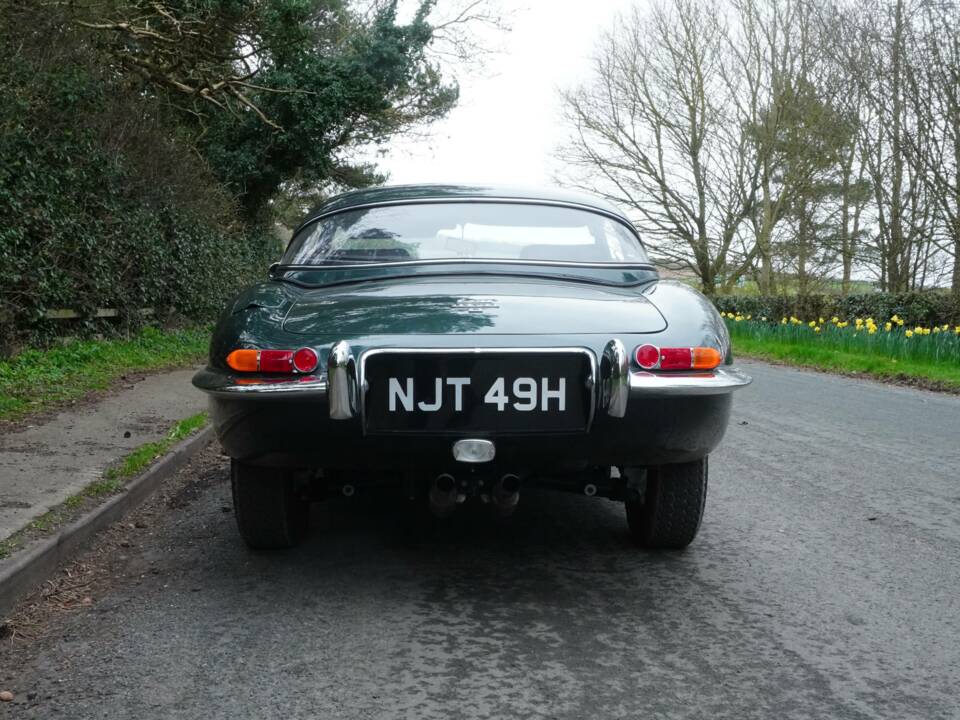 Image 5/25 de Jaguar E-Type (1970)