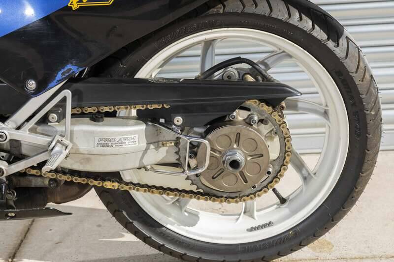 Bild 44/47 von Honda VFR 400 R (1988)