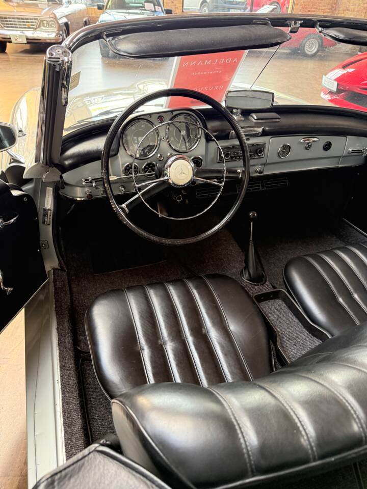 Image 8/17 of Mercedes-Benz 190 SL (1961)