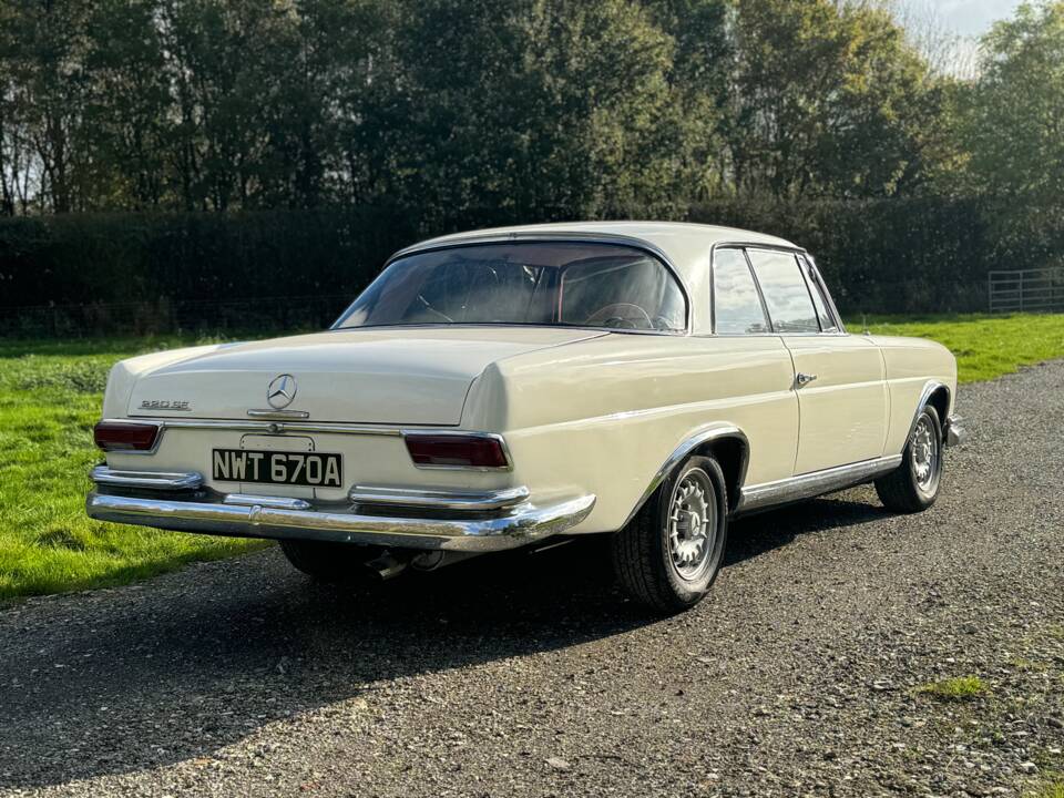 Image 8/132 of Mercedes-Benz 220 SE b (1963)