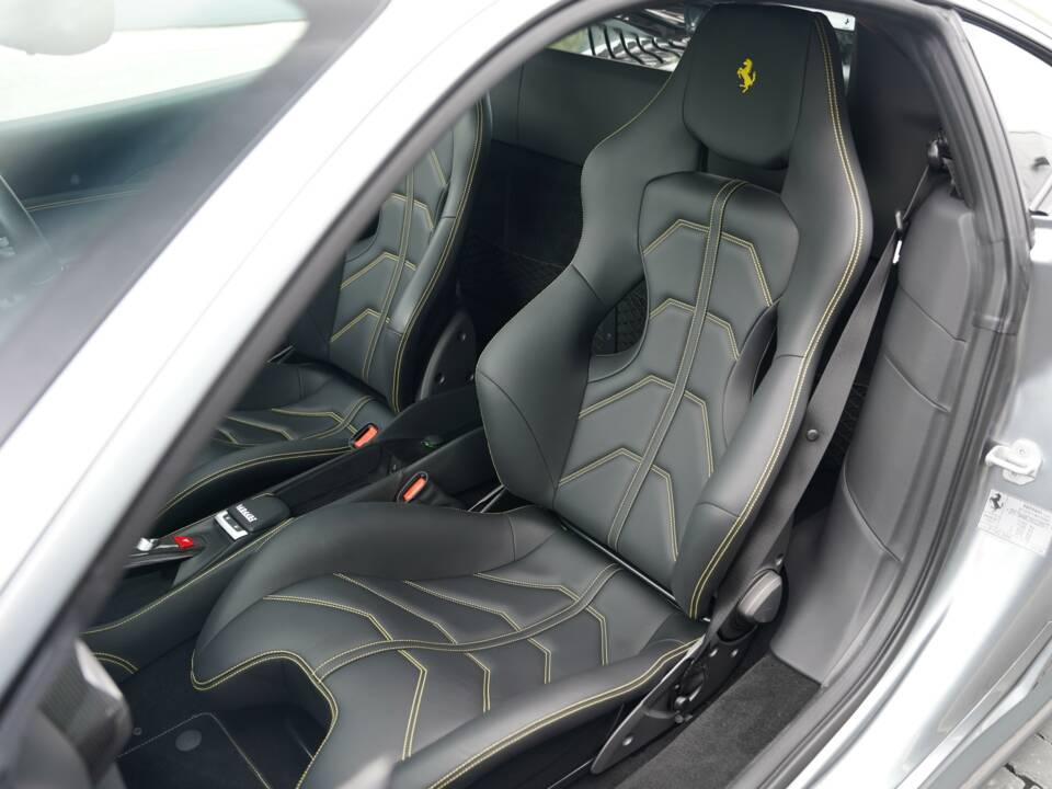 Image 16/50 of Ferrari 488 GTB (2017)