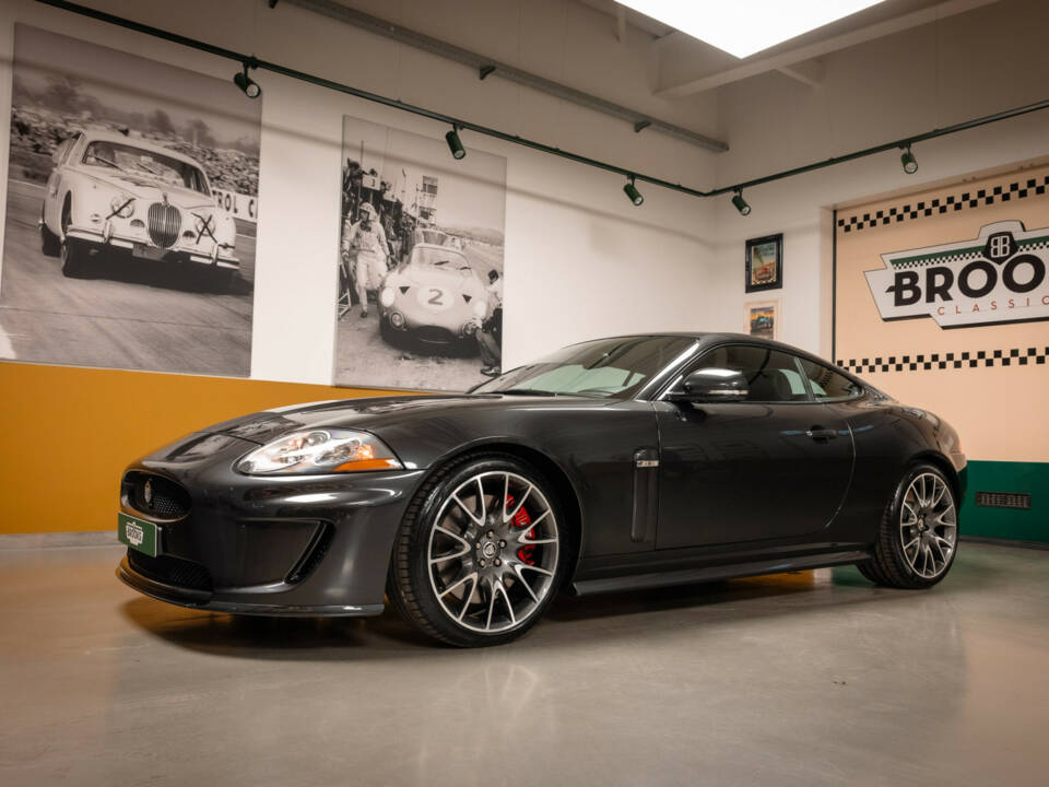 Image 2/45 of Jaguar XKR (2010)