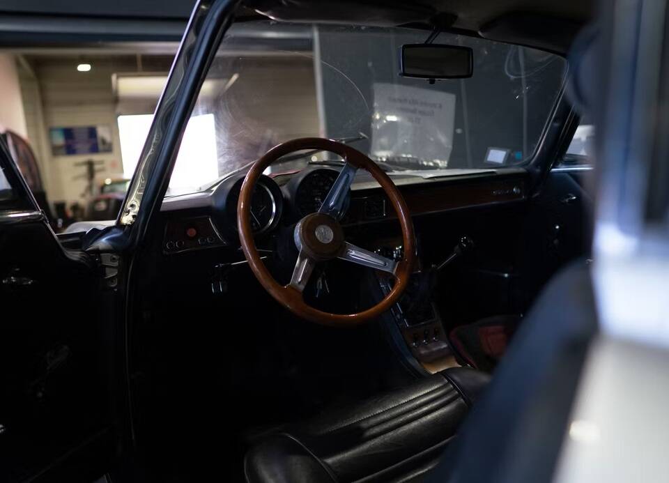 Image 19/27 of Alfa Romeo 1750 GT Veloce (1970)
