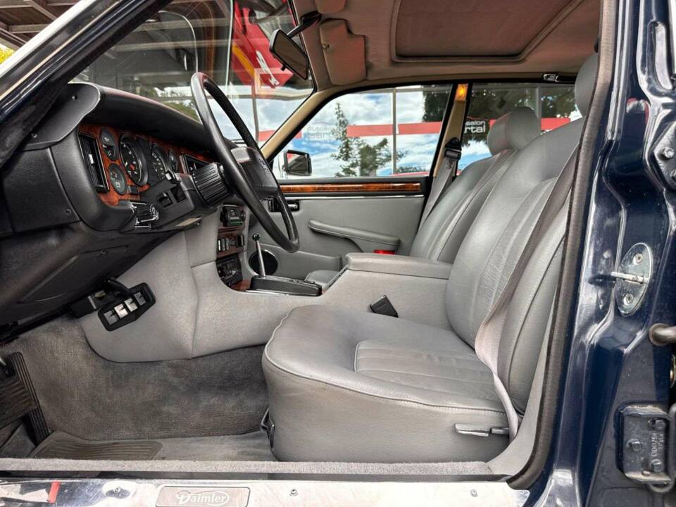 Image 12/20 de Daimler Double Six (1993)