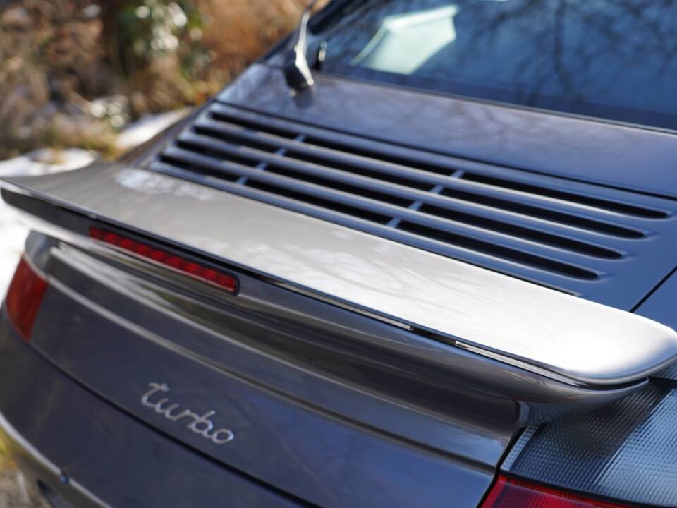 Immagine 11/18 di Porsche 911 Turbo (2001)