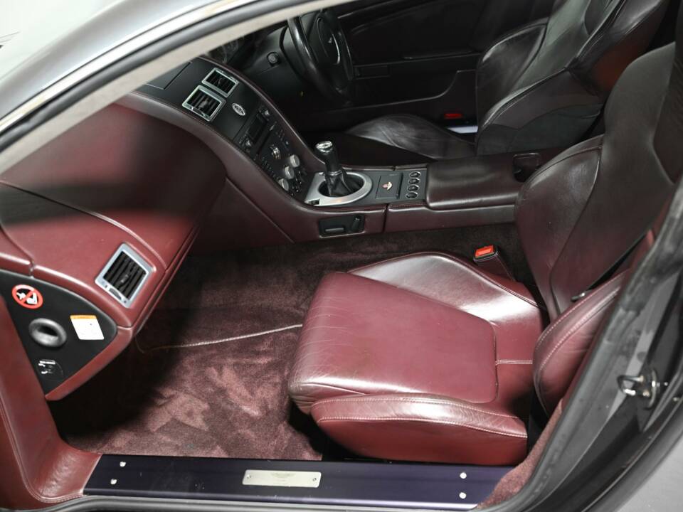 Image 27/50 de Aston Martin V8 Vantage (2006)