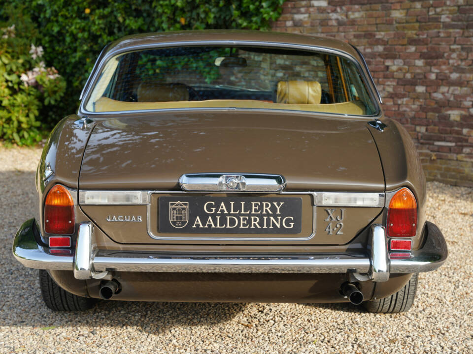 Bild 6/50 von Jaguar XJ 6 L 4.2 (1975)