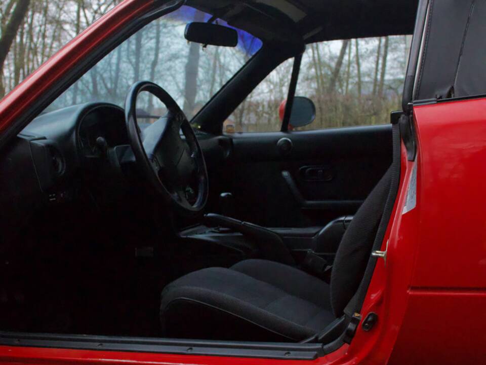Image 8/8 of Mazda MX-5 1.6 (1990)
