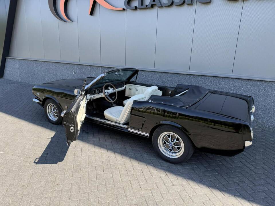 Image 15/47 de Ford Mustang 390 GTA (1966)