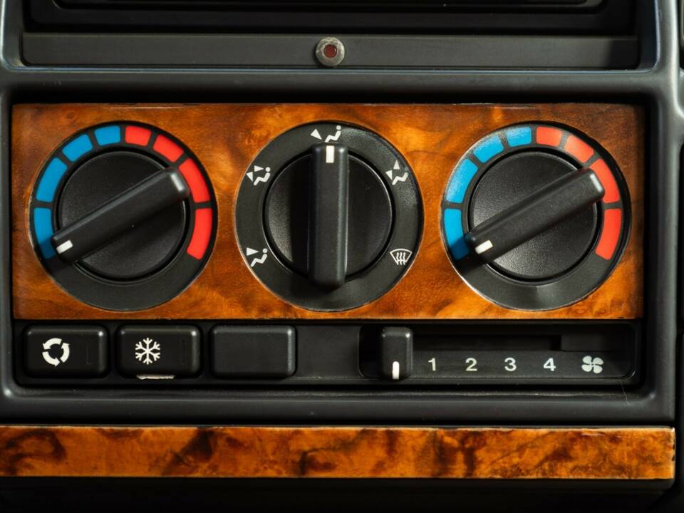 Image 46/50 of Land Rover Range Rover 4.2 LSE (1994)