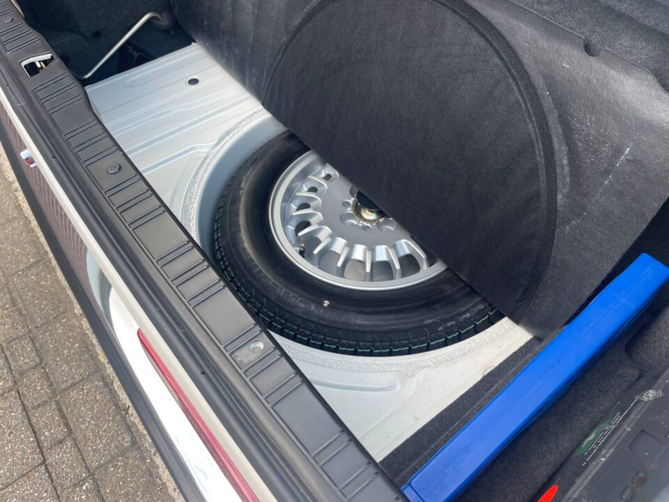 Bild 15/20 von BMW 325i (1989)