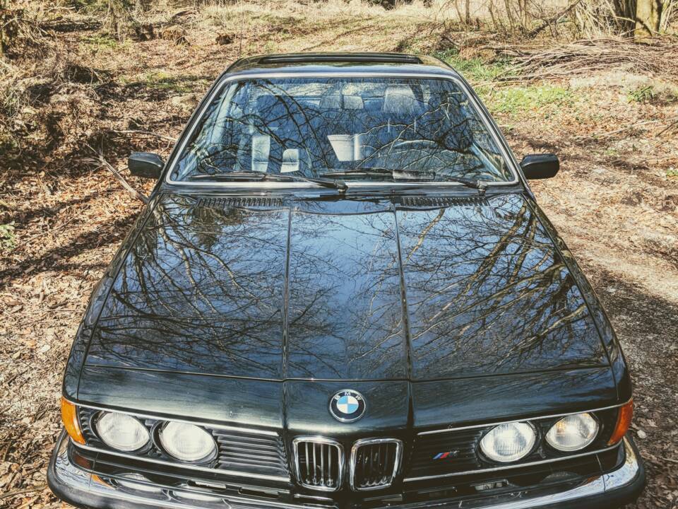 Image 12/14 de BMW M 635 CSi (1984)