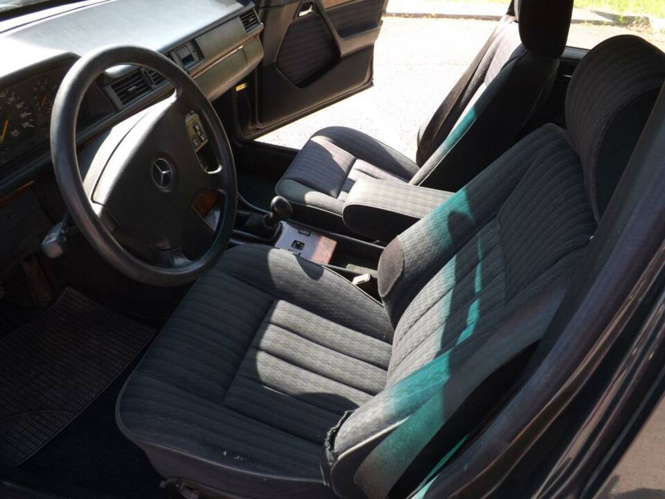 Image 43/50 of Mercedes-Benz 250 TD Turbo (1992)