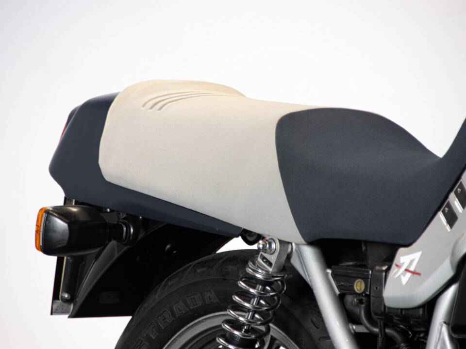 Immagine 40/50 di Suzuki GSX 750S Katana (1982)