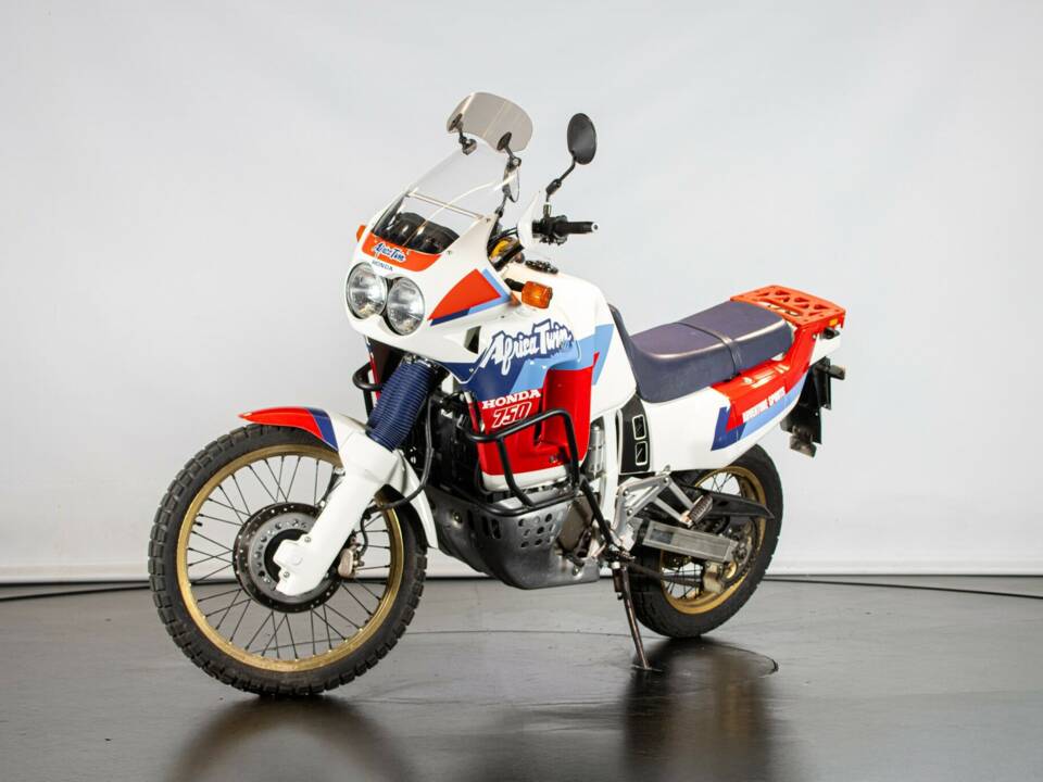 Bild 2/50 von Honda DUMMY (1990)
