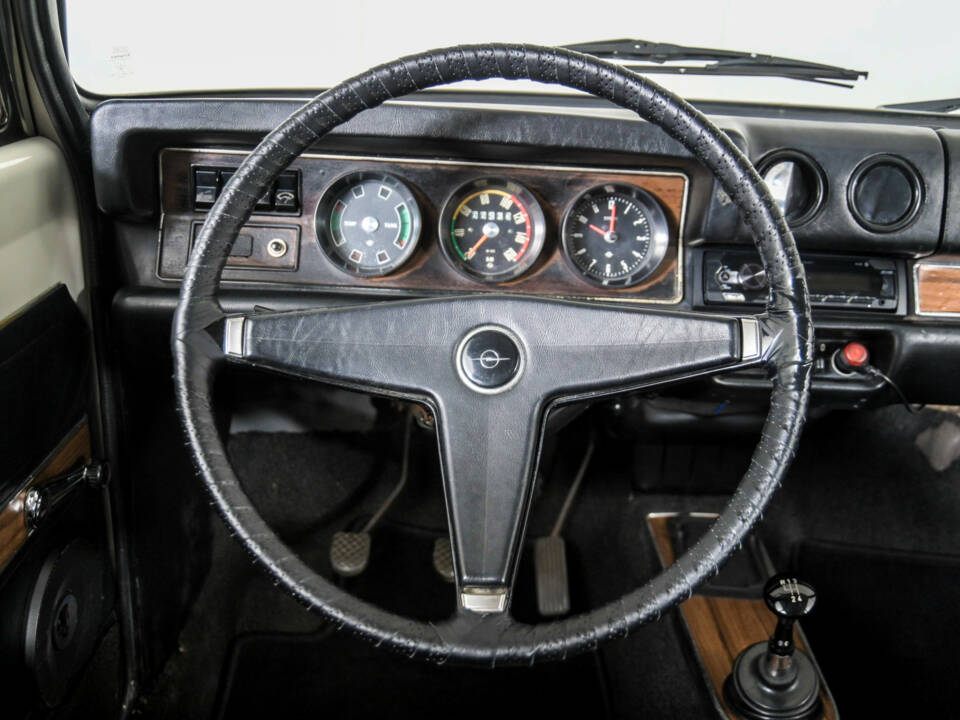 Image 8/50 of Opel Olympia 1700 S (1968)