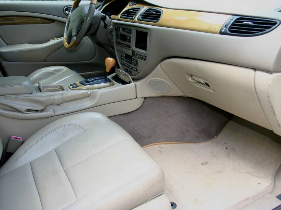 Bild 16/51 von Jaguar S-Type 4.0 V8 (2000)