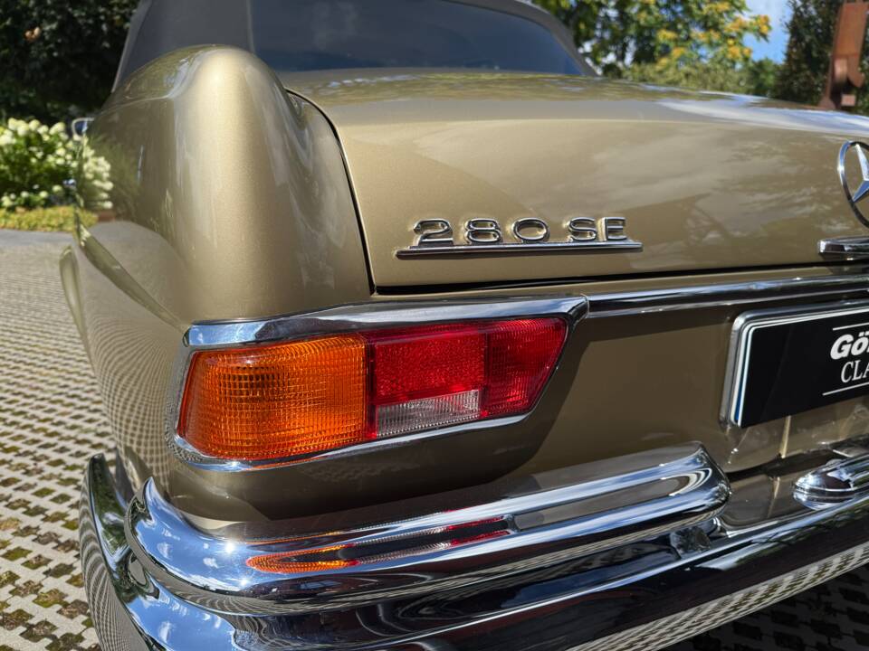 Image 13/39 de Mercedes-Benz 280 SE (1968)