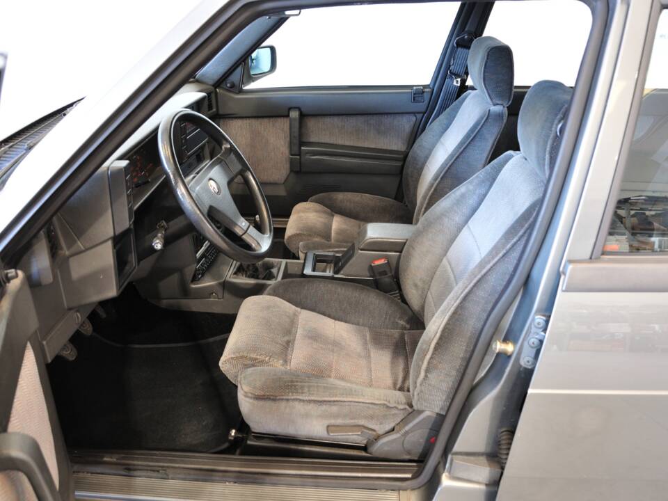 Bild 9/25 von Alfa Romeo 75 2.0 Twin Spark (1987)