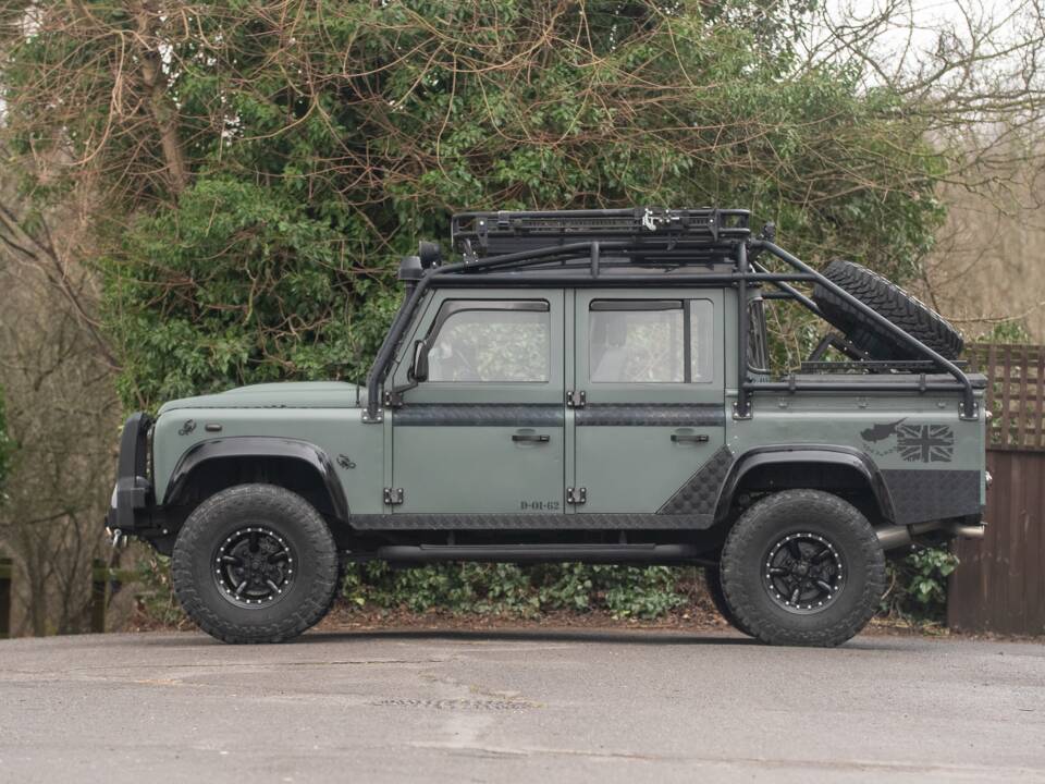 Image 42/50 de Land Rover Defender 110 Crew Cab SE (2010)