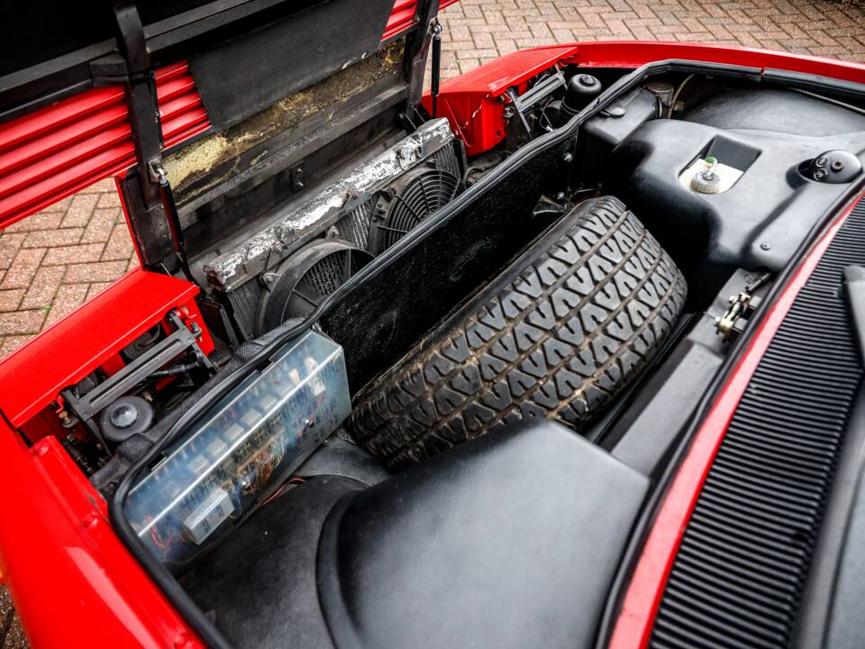 Image 38/42 of Ferrari Mondial T (1990)
