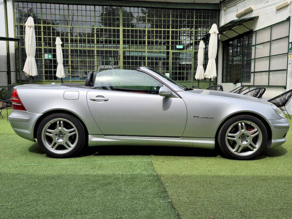 Afbeelding 9/63 van Mercedes-Benz SLK 32 AMG (2001)