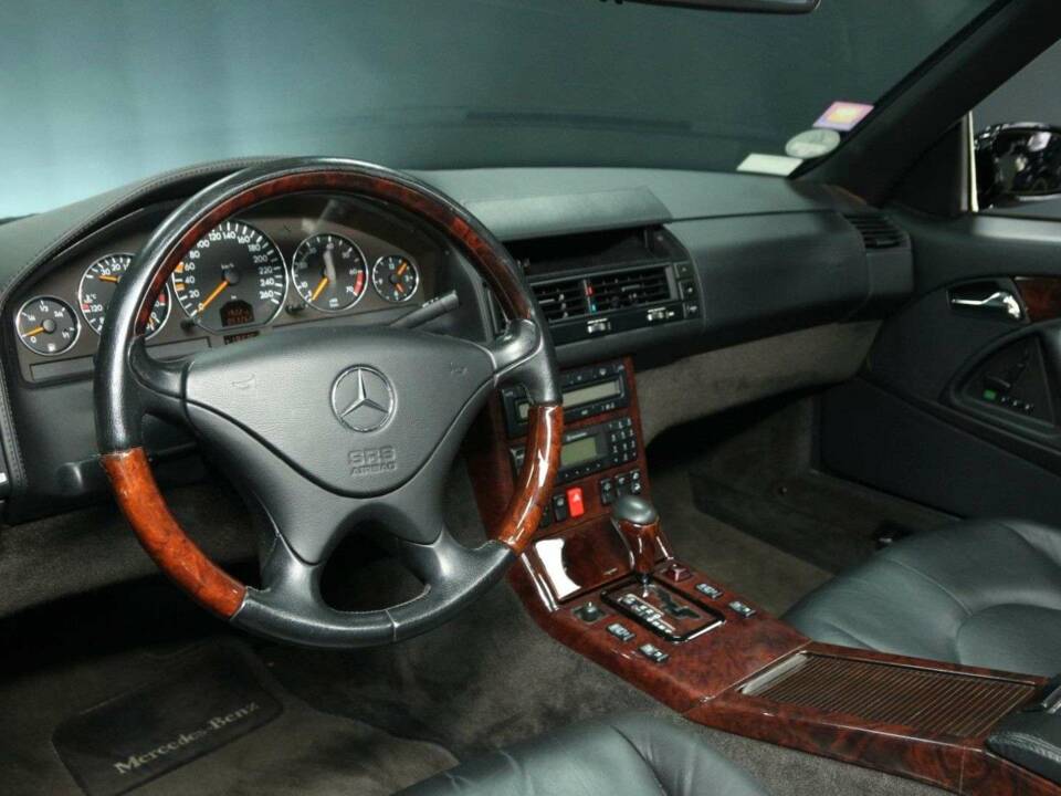 Immagine 13/30 di Mercedes-Benz SL 600 (2001)