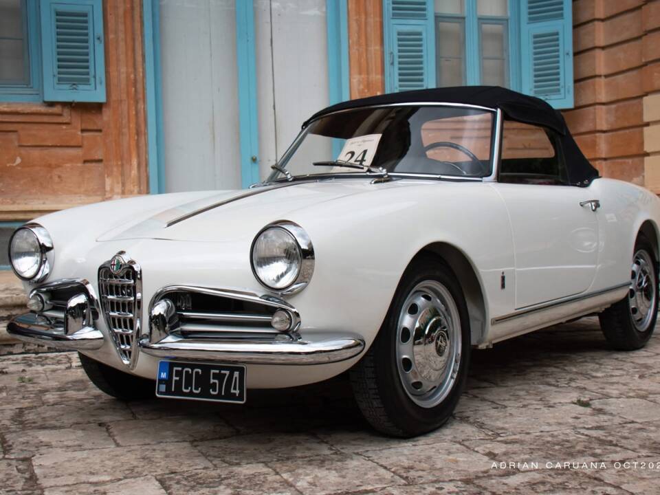Image 2/72 of Alfa Romeo Giulietta Spider (1957)