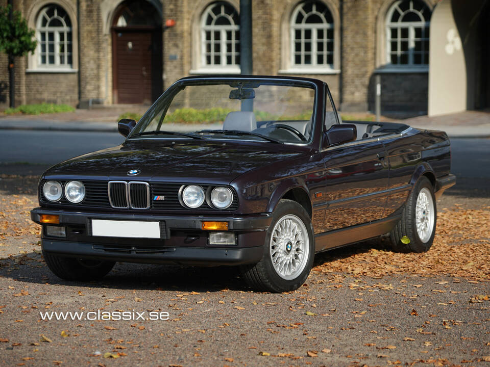 Image 14/24 de BMW 325i (1989)