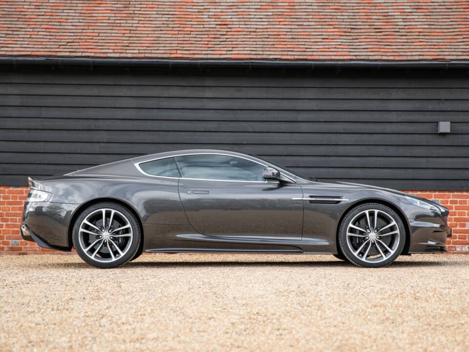 Image 2/50 of Aston Martin DBS (2011)