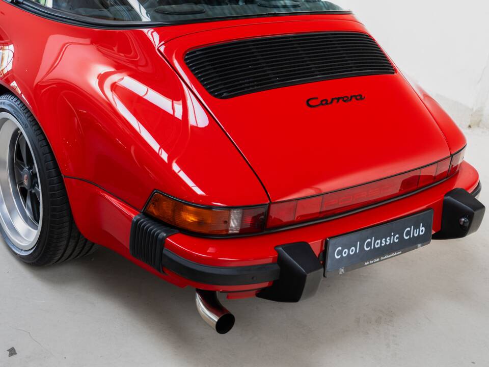 Image 25/31 of Porsche 911 Carrera 3.2 (1988)