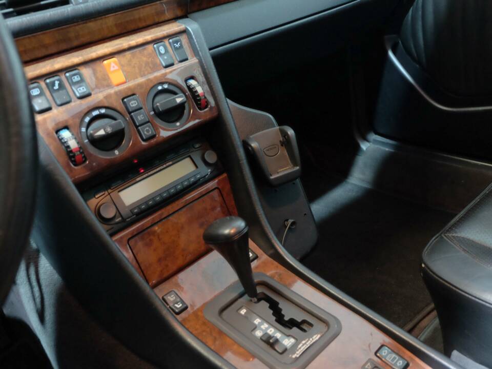 Bild 6/28 von Mercedes-Benz 500 E (1991)