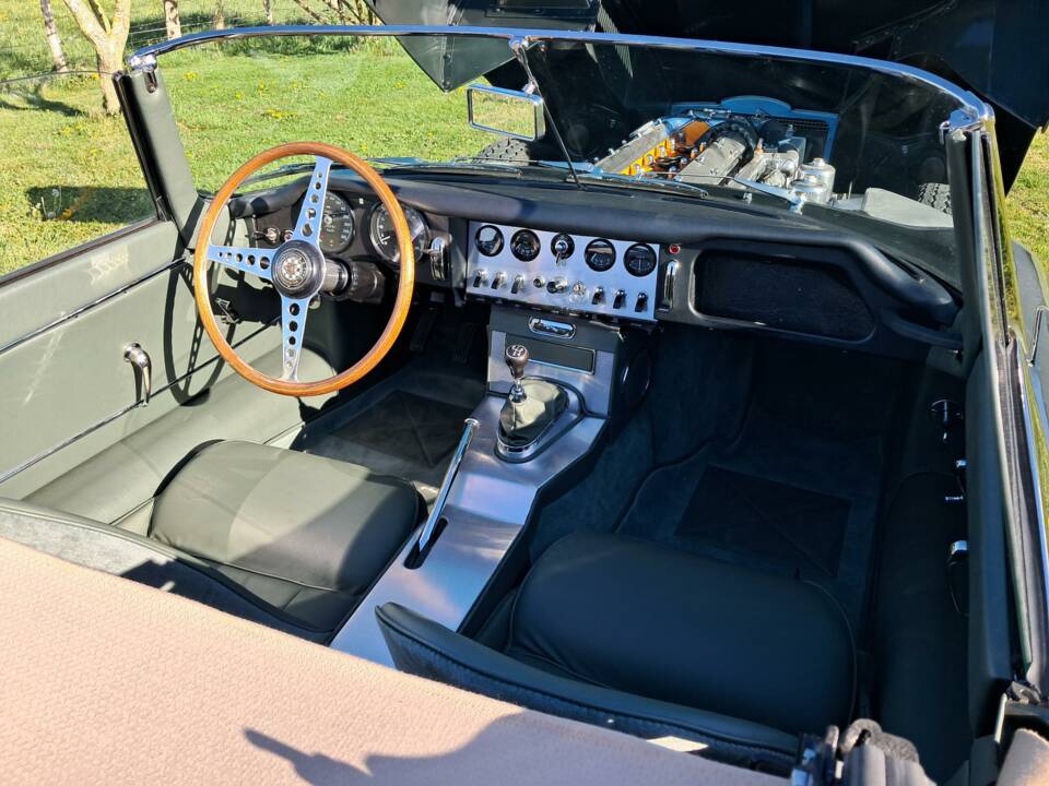 Image 8/74 of Jaguar E-Type 3.8 Flat Floor (1961)