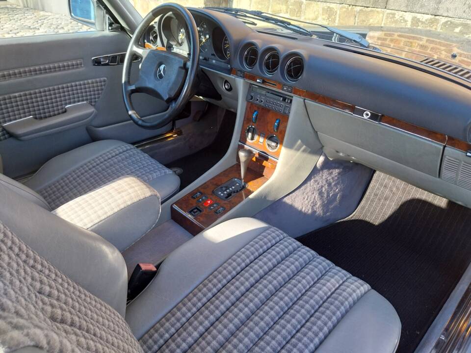 Image 28/43 of Mercedes-Benz 300 SL (1989)