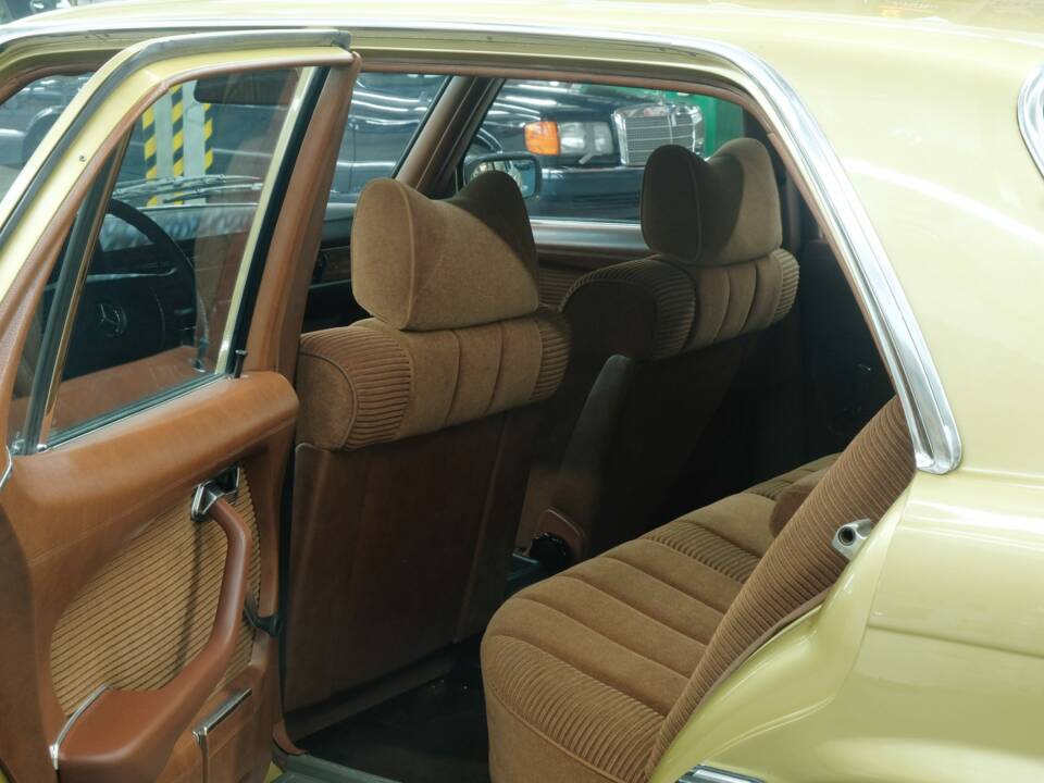 Image 20/50 de Mercedes-Benz 280 SE (1975)