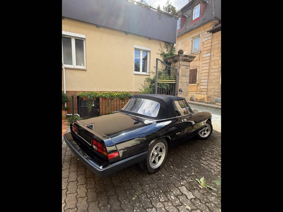 Image 3/5 of Alfa Romeo 1.6 Spider (1987)