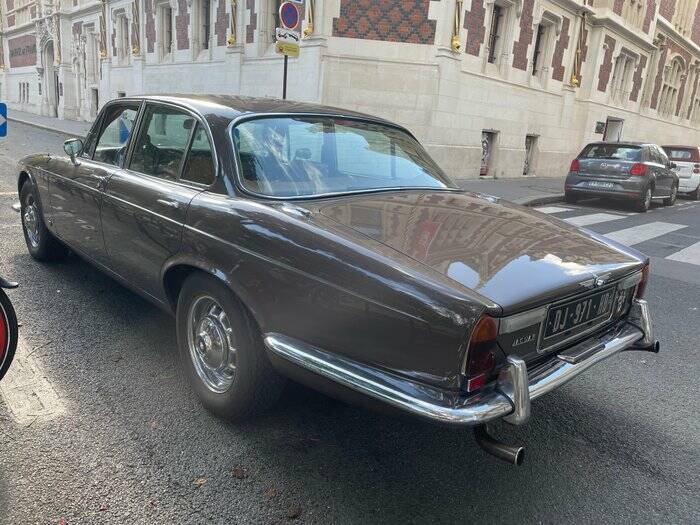 Immagine 4/7 di Jaguar XJ 12 L (1974)