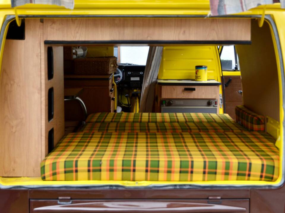 Image 11/18 of Volkswagen T2b panel van (1978)