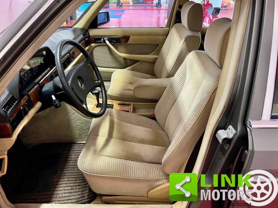 Imagen 9/10 de Mercedes-Benz 380 SE (1985)