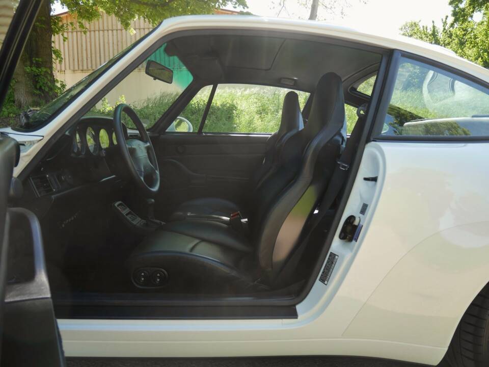 Image 30/42 of Porsche 911 Carrera (1900)