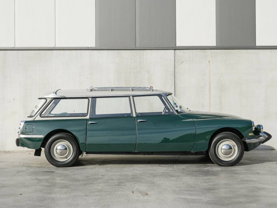 Image 11/43 of Citroën ID 19 Break (1967)