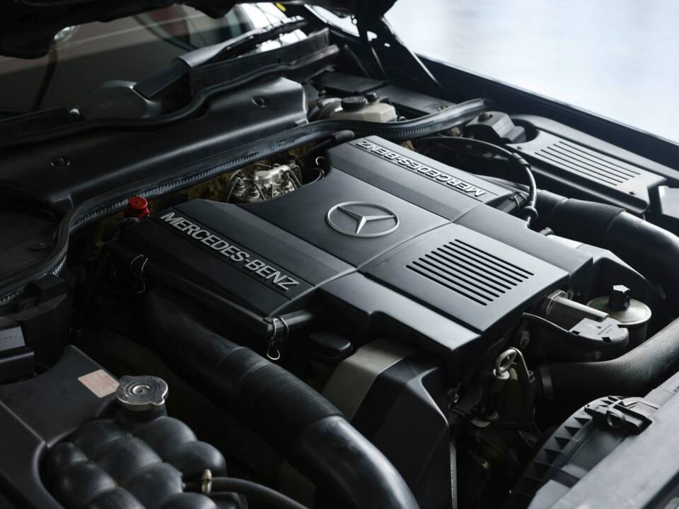 Image 25/37 of Mercedes-Benz SL 500 (1995)