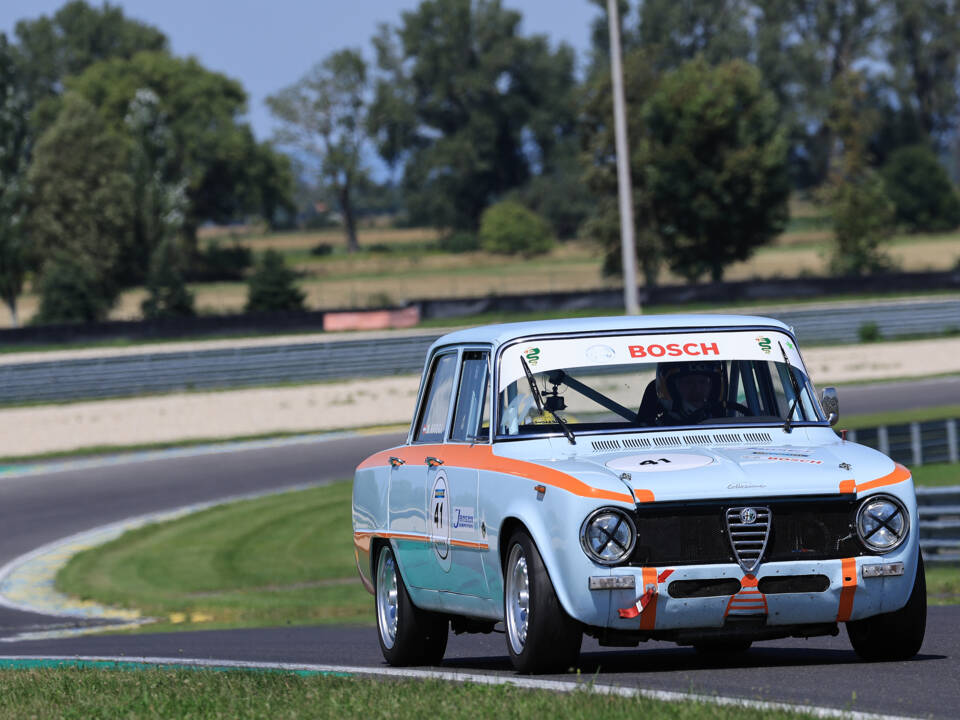 Image 2/19 of Alfa Romeo Giulia 1600 Super Biscione (1971)