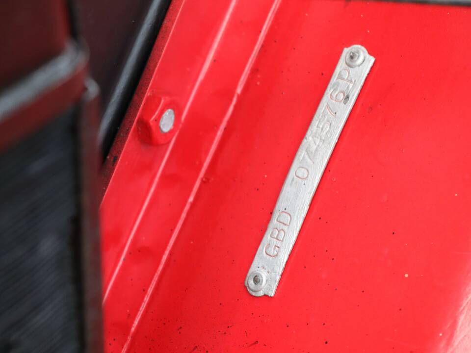 Image 32/50 of MG MGB GT (1974)