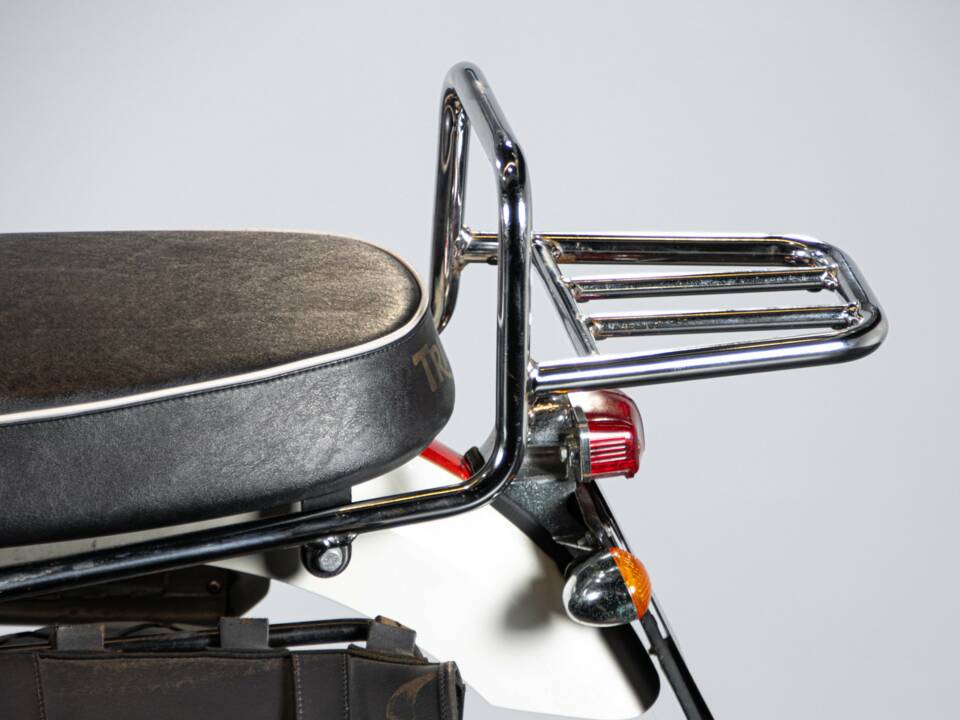 Image 20/50 of Triumph DUMMY (2014)
