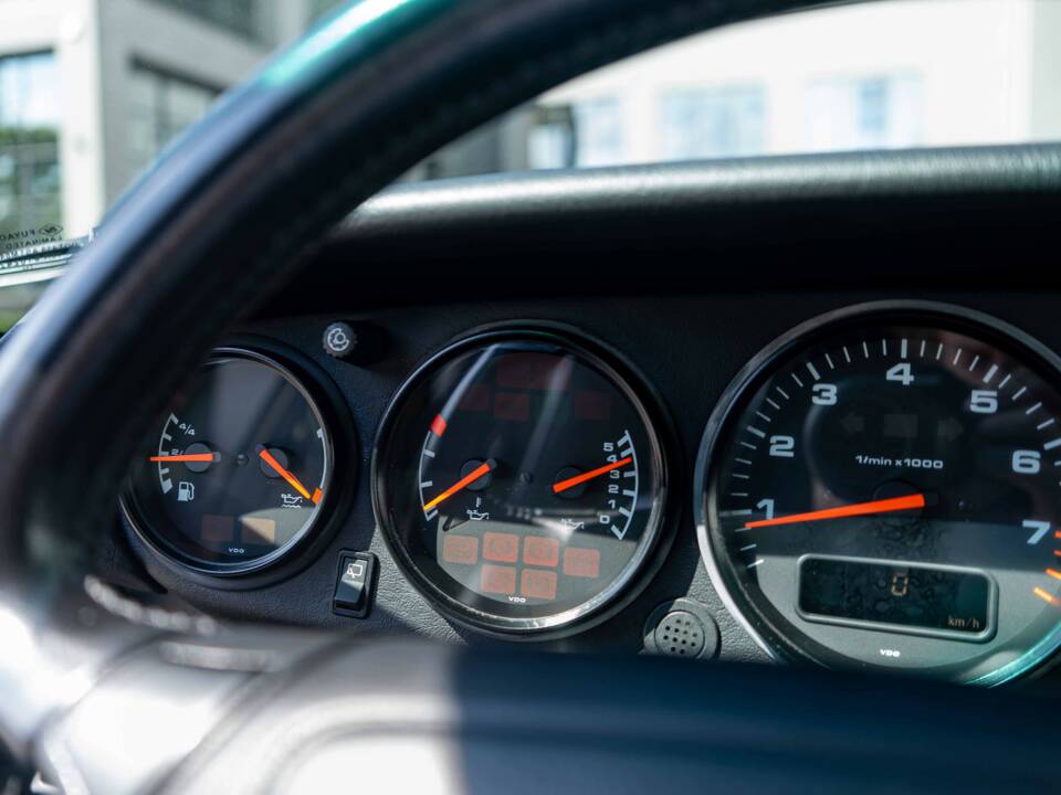 Image 20/46 of Porsche 911 Carrera 4 (1992)