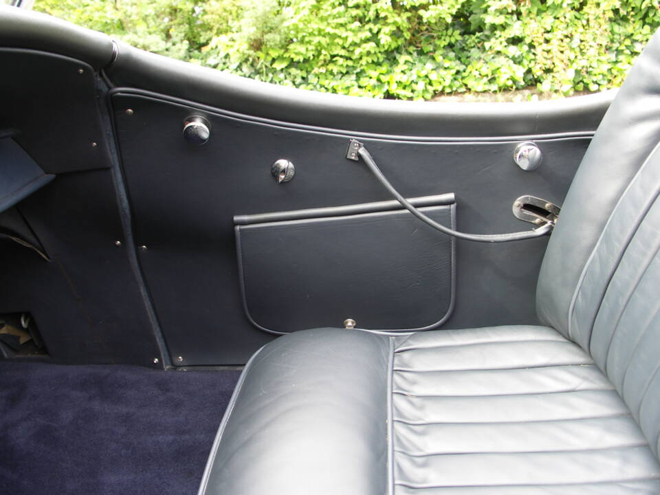 Immagine 21/54 di Jaguar XK 120 SE OTS (1953)